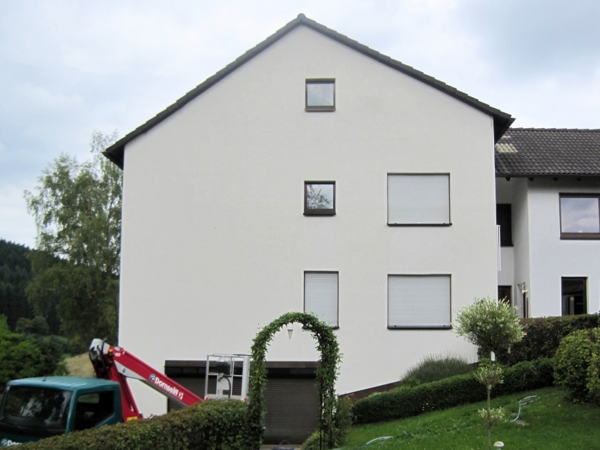 Nachher: Villa Putzfassade vor und nach Reinigung