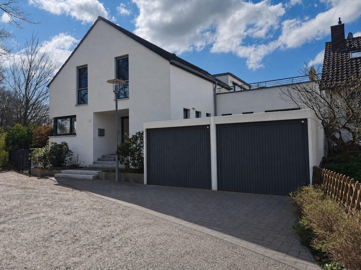 Nachher: Zweifamilienhaus mit WDVS-Fassade in Moers vor und nach der Reinigung